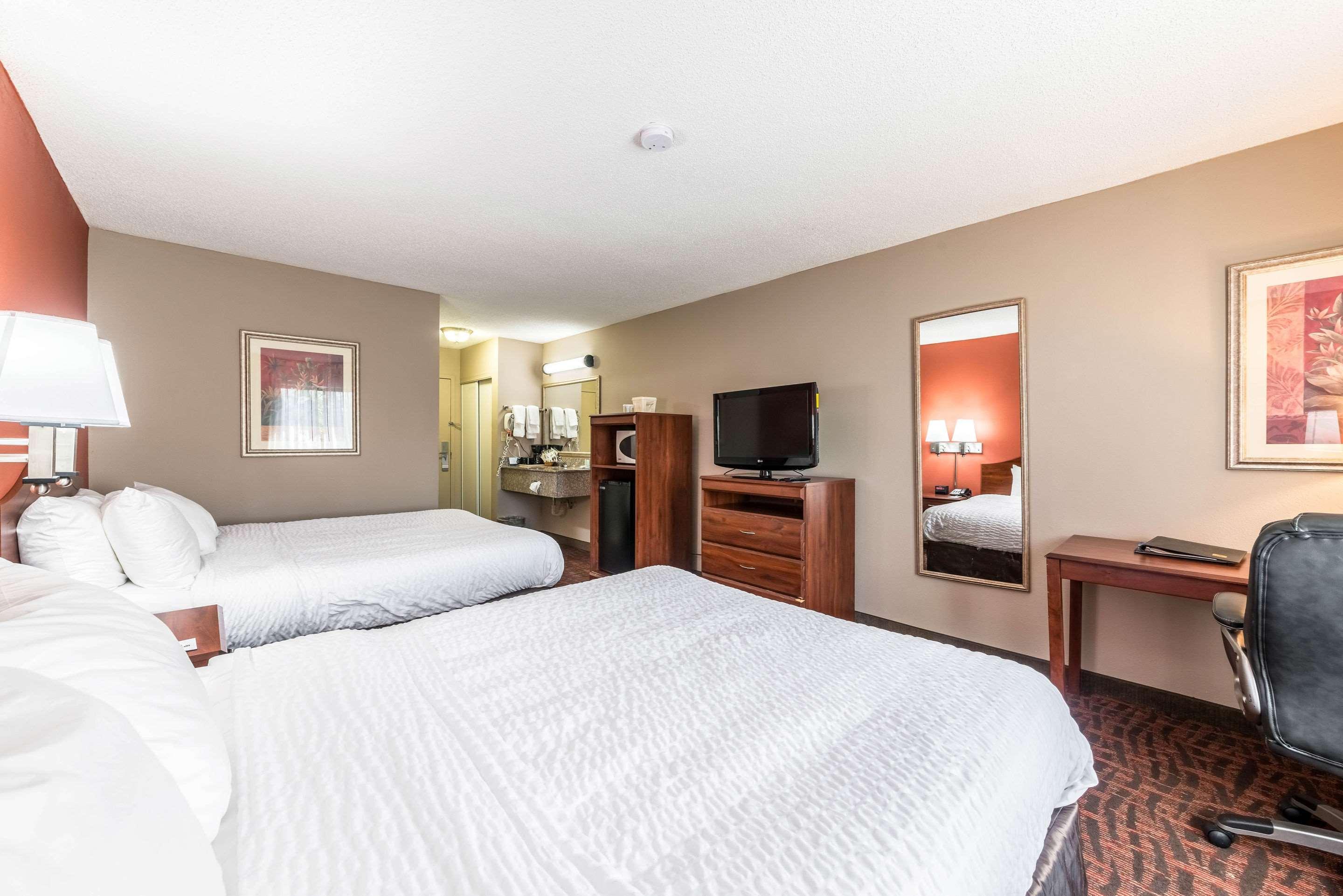 Lake Norman Inn And Suites Cornelius Bagian luar foto