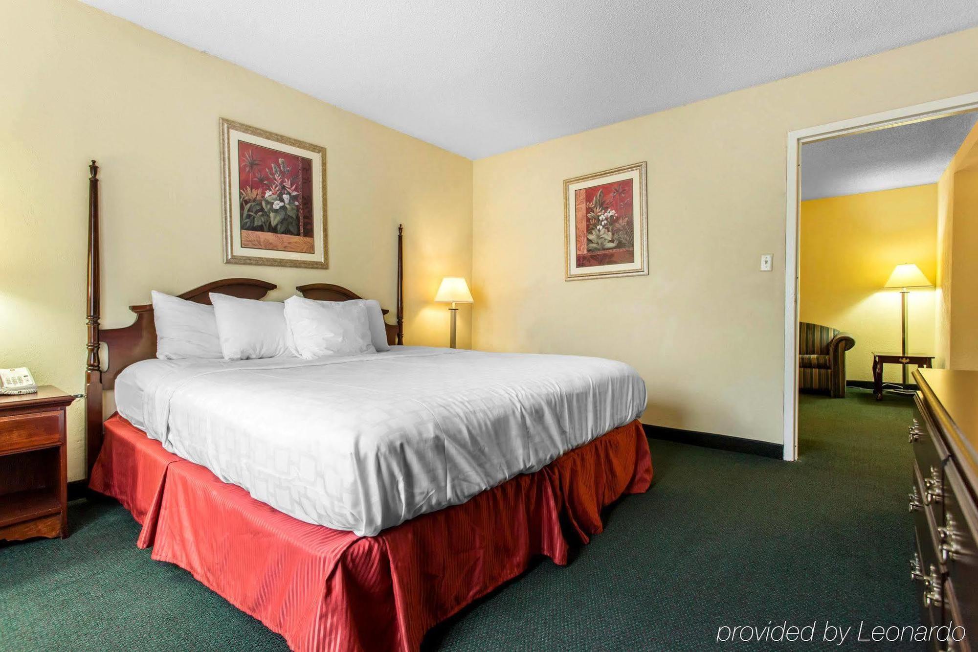 Lake Norman Inn And Suites Cornelius Bagian luar foto